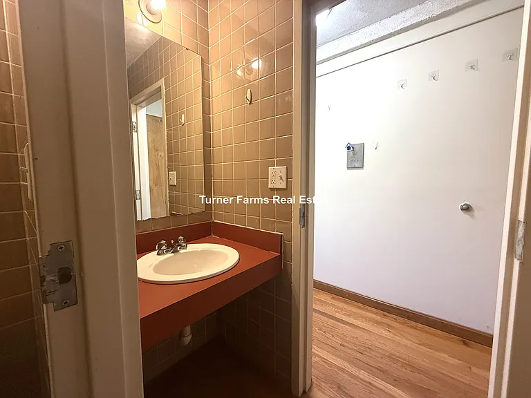 1110B Commonwealth Ave #709 — Photo 8