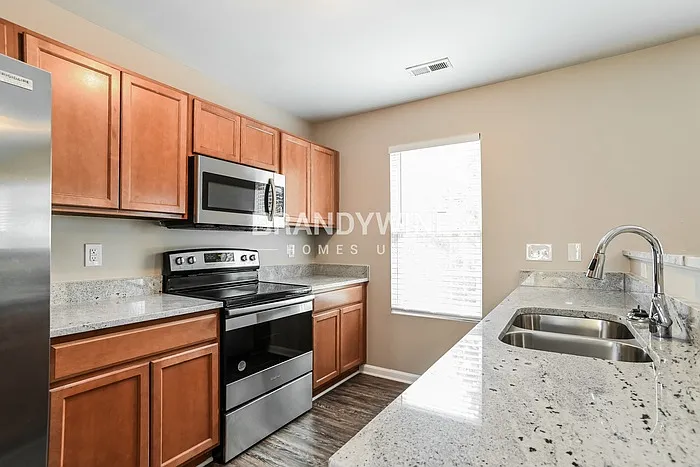 2315 Portola Ct — Photo 6