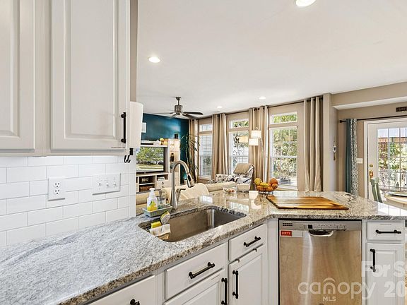 4th image of 6037 Queens Walk Ct