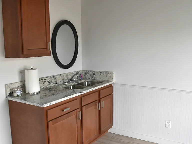 1815 E Broadway St — Photo 11