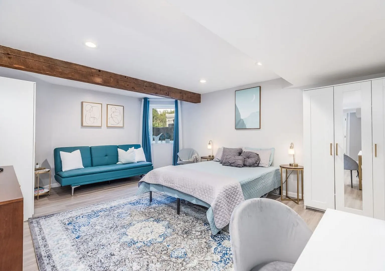 Private Pet Friendly Avenues Suite- of Downtown! — Photo 1
