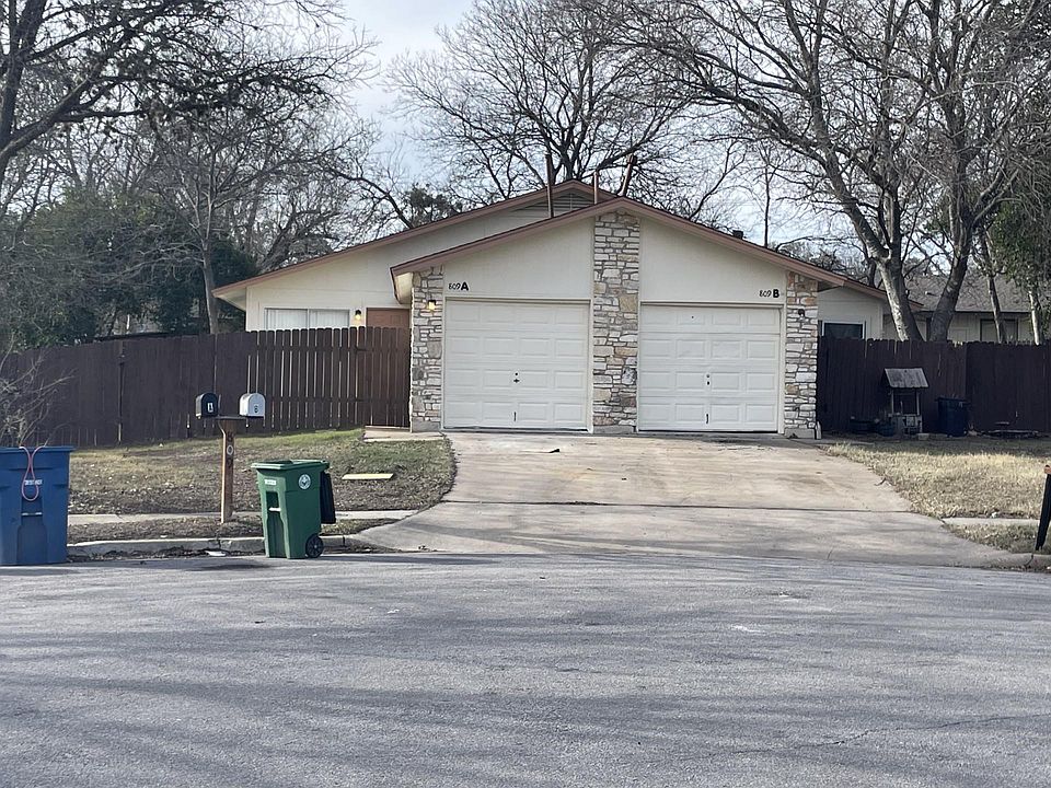 1st image of 809 Plumpton Dr
