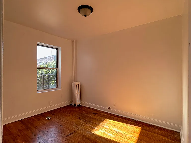 201 Claremont Ave #10 — Photo 2