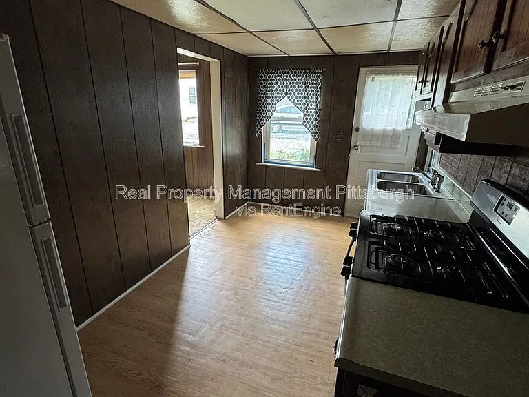 2812 Edwards Way — Photo 7
