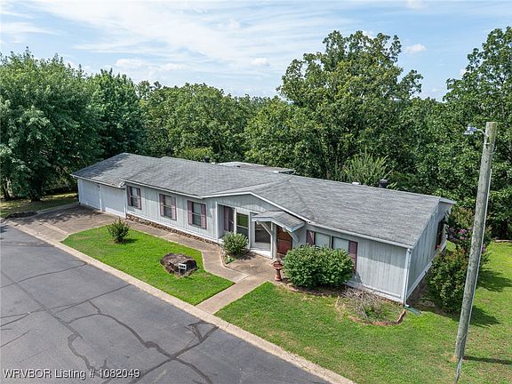 4th image of 3308 Lincoln Way