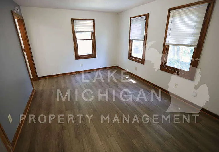 2034 Edgewood Ave NE — Photo 4