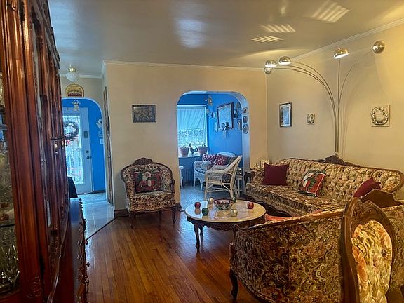 5th image of 3042 69th St