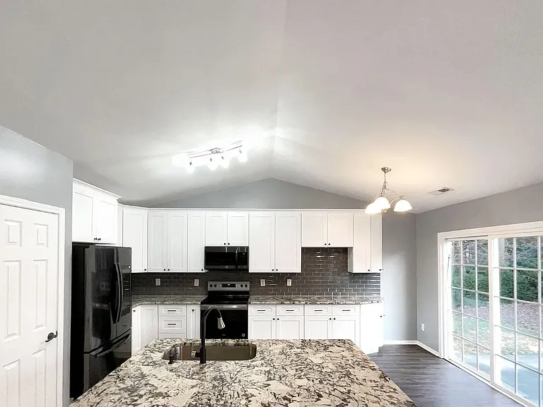 5400 Thunderidge Dr — Photo 3