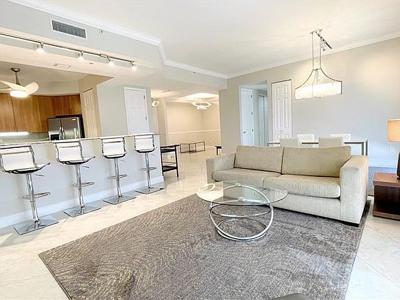 4th image of 2625 NE 14th Ave APT 401
