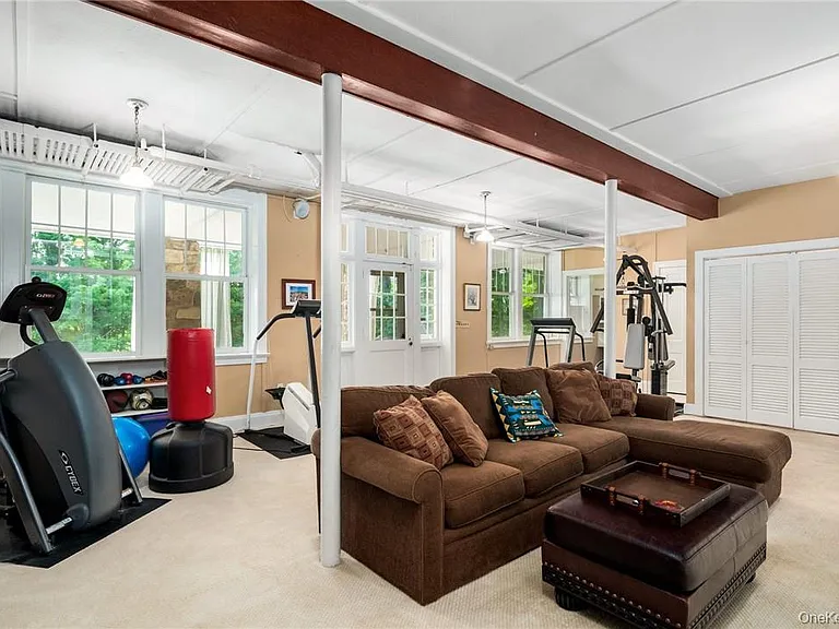 220 Croton Ave — Photo 26