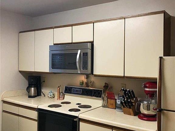 4th image of 120 Castilian Dr