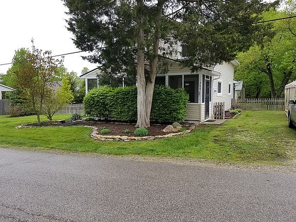 2nd image of 200 W Hiawatha Dr