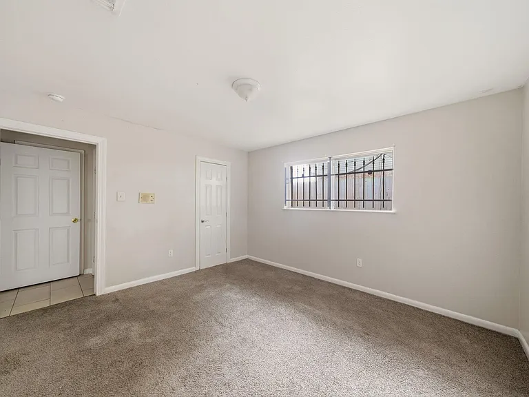 7410 Antoine Dr — Photo 5