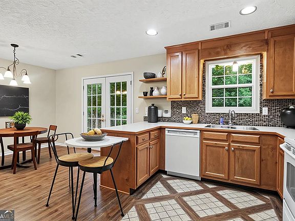 3rd image of 1705 Bismarck Cir