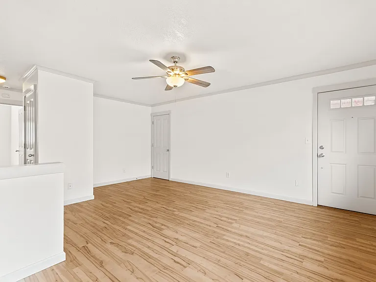 8950 N Kellogg St #15 — Photo 17