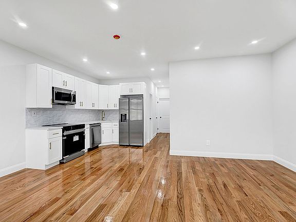 4th image of 1559 Remsen Ave