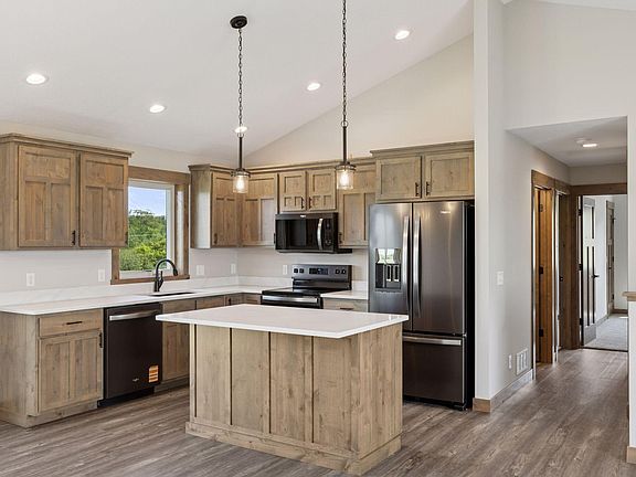 2nd image of 521 Summit Cir