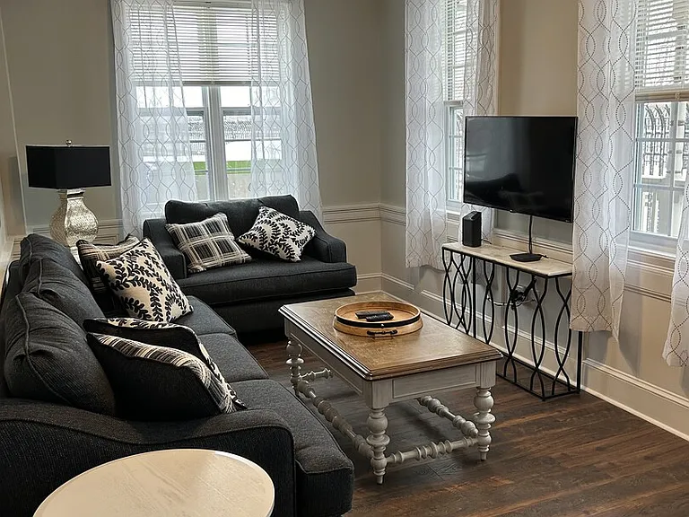 Hall Ave — Photo 9