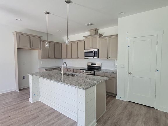 4th image of 118 Bramblewood Way