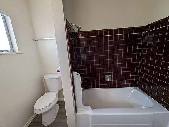 5th image of 244 N Oakland Ave APT 3