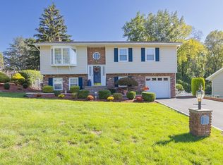 20 Lighthouse Ct, Tomkins Cove, NY 10986