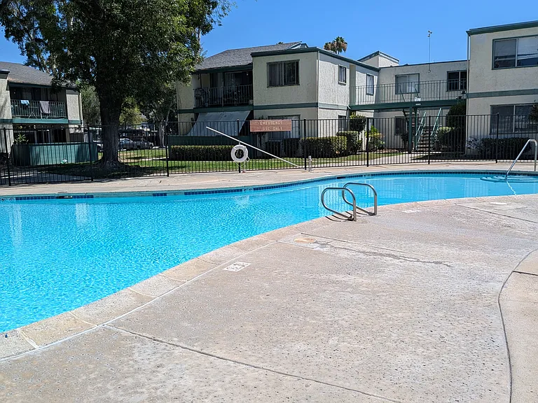 1817 E Grand Ave #38 — Photo 27