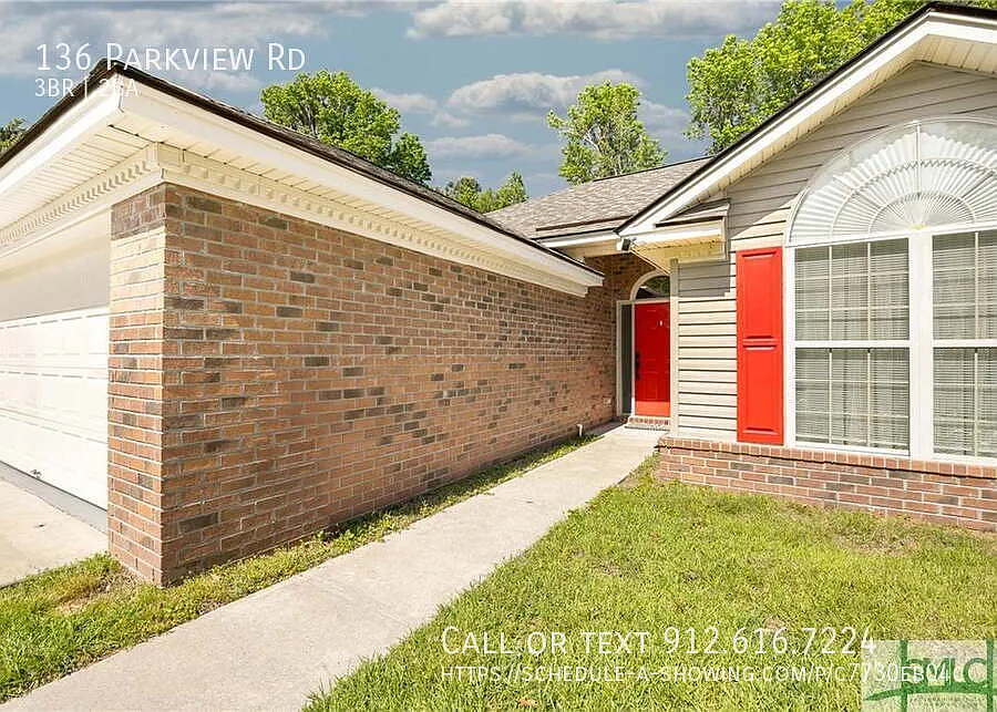 "3-Bed Sanctuary with Cozy Fireplace in Savannah 136 Parkview Rd" — Photo 4