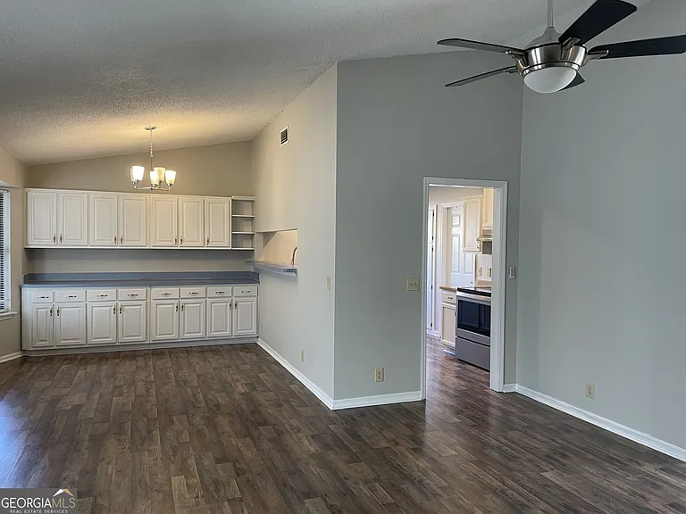 403 Fairfield Ct — Photo 5