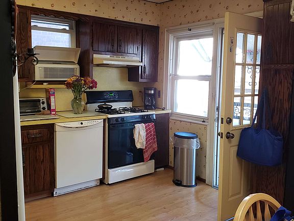 4th image of 3614 Avenue