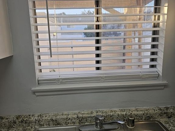 4th image of 1015 Clark St