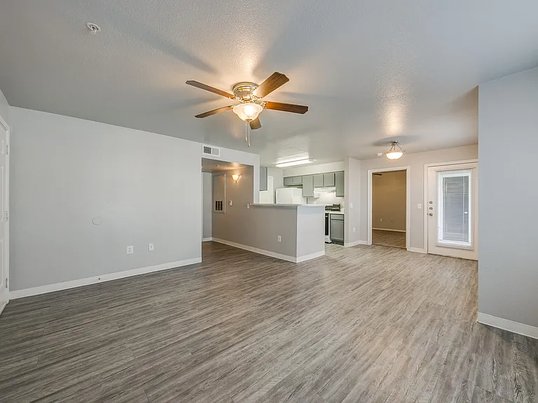 8611 Waters Edge Dr — Photo 7