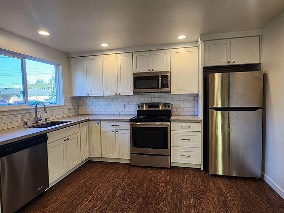 3rd image of 3605 S Gunnison St