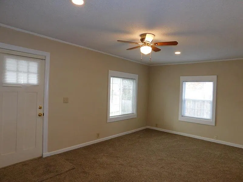 3 bed, 720 sqft, $1,400 — Photo 2