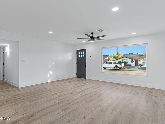 4th image of 8614 E WINDSOR Avenue