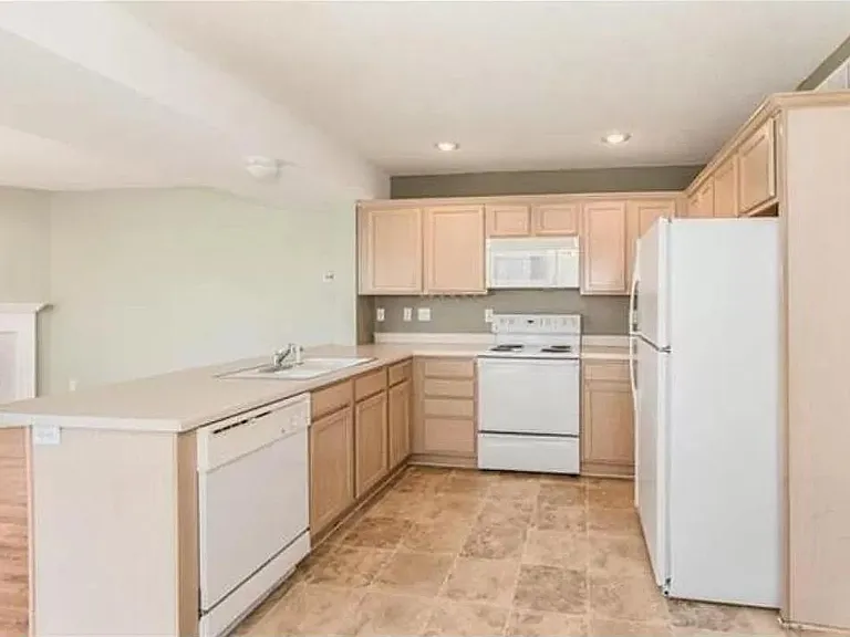 8035 N Lawn Ave — Photo 15