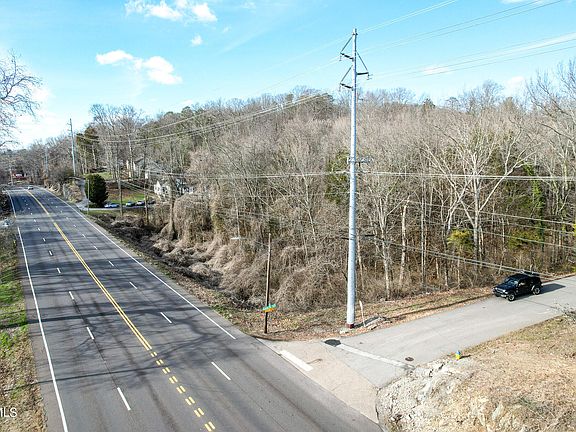 5th image of 54 Locust Hill Ln
