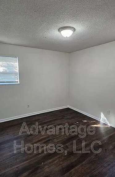 702 N 70th St — Photo 23