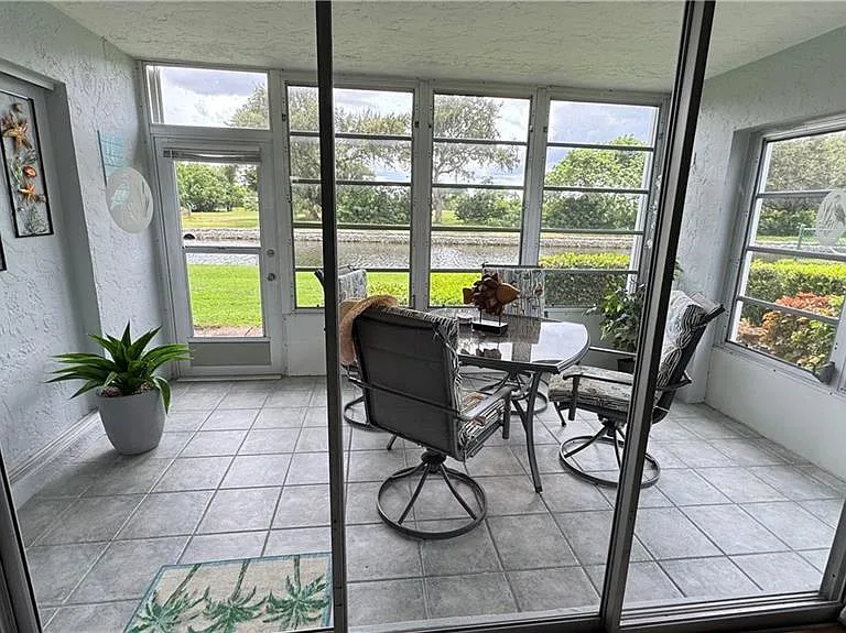 600 Valley Stream Dr #F6 — Photo 7