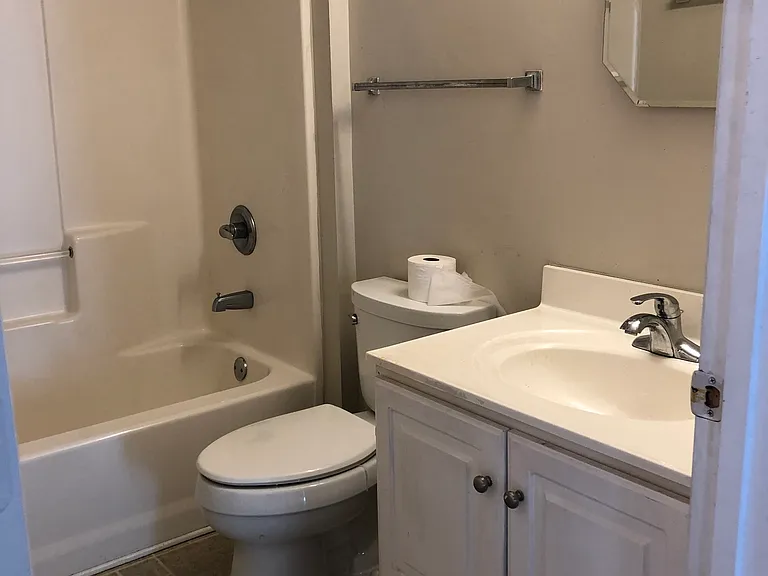 16B Half Moon Dr — Photo 10