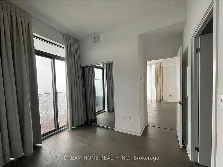 11 Wellesley St W #5102 — Photo 18