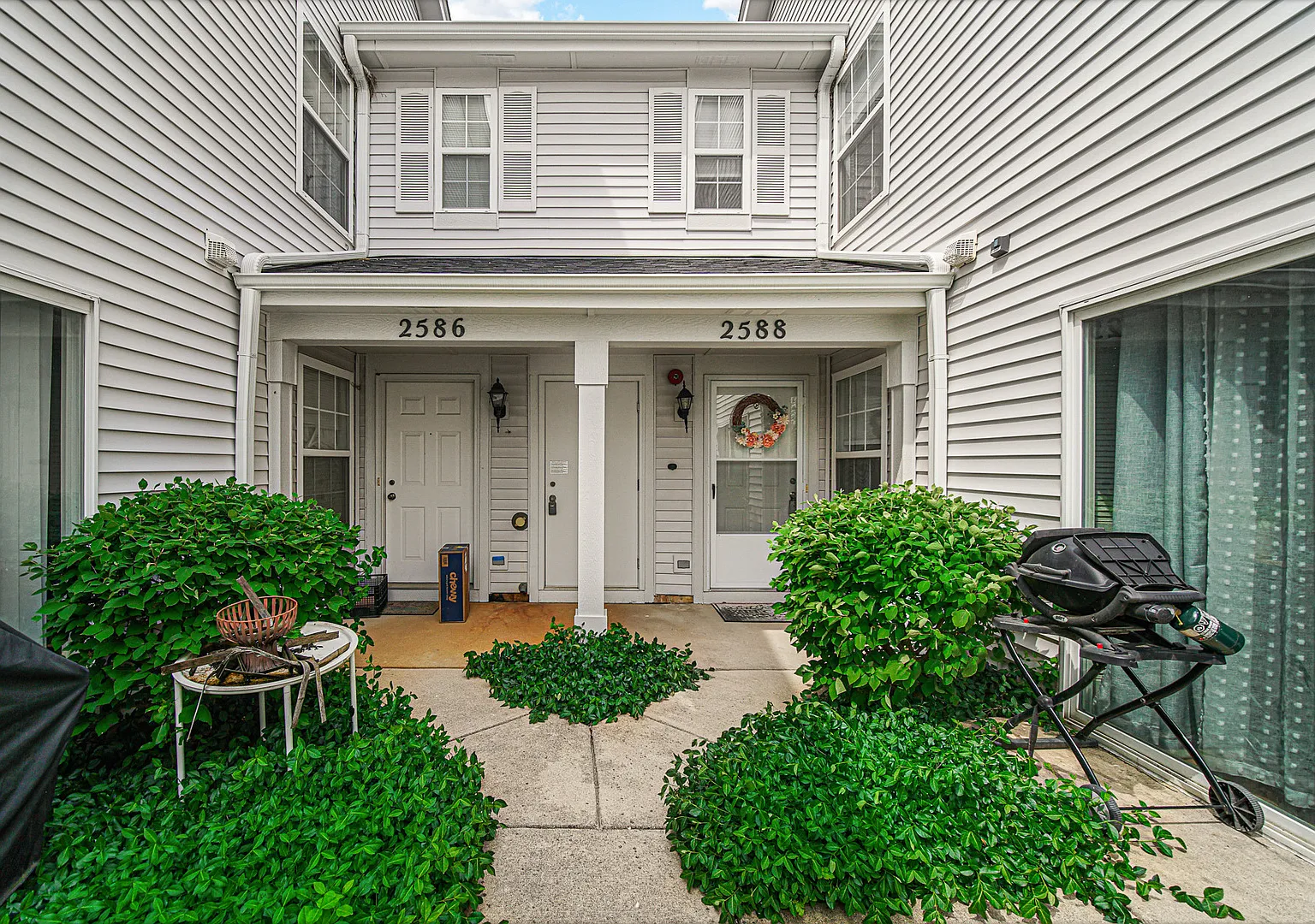 2 bed, 2.5 bath, 1384 sqft, $2,295 — Photo 2