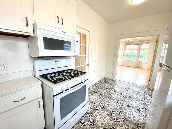 3rd image of 295-299 Guerrero St #8
