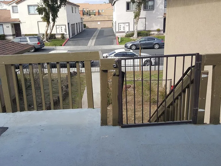 349 S Ashford Ave — Photo 10