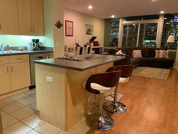 3rd image of 737 W Washington Blvd APT 2204