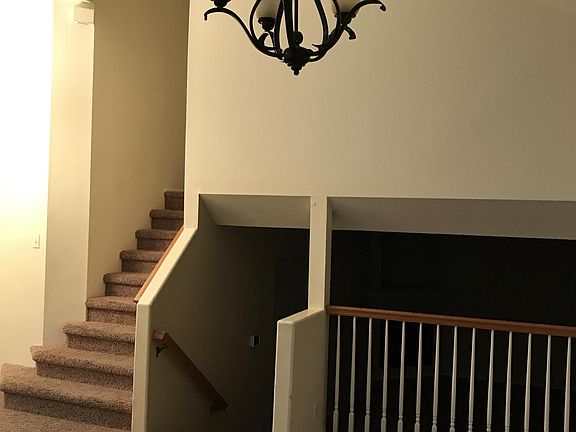 4th image of 403 Charleston Dr