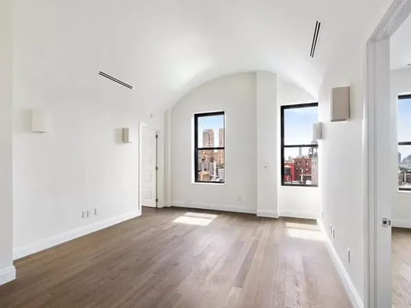 154 West 70th Street PENTHOUSE-N image 2 of 21