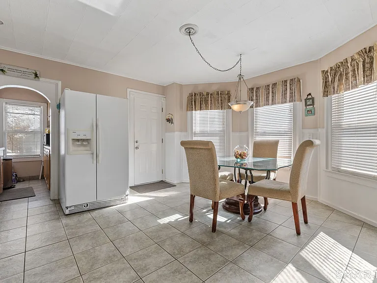 27 Windsor Ave #2 — Photo 3