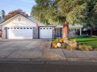 69 Oak Ave, Clovis, CA 93611