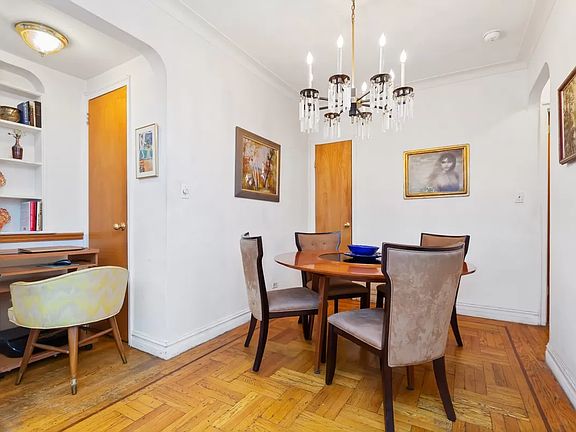 4th image of 300 W 72nd St APT 3C