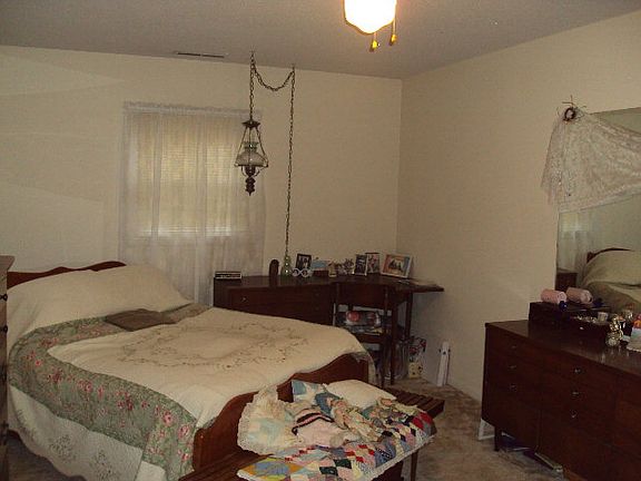 5th image of 415 Wilkin Ave